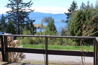 Photo 1: 2 12248 SUNSHINE COAST Highway in Madeira Park: Pender Harbour Egmont Manufactured Home for sale in "SEVEN ISLES TAILER COURT" (Sunshine Coast)  : MLS®# R2151511
