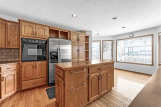 Photo 9: 531 Woodbriar Place SW in Calgary: Woodbine Detached for sale : MLS®# A2119972