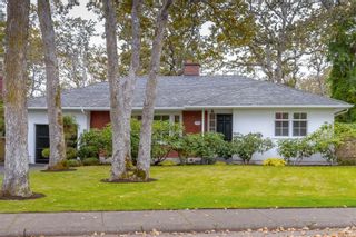 Photo 1: 3108 Henderson Rd in Oak Bay: OB Henderson House for sale : MLS®# 888135