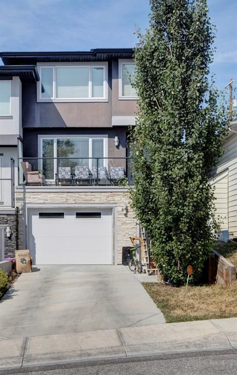 Main Photo: 2556 9 Avenue SE in Calgary: Albert Park/Radisson Heights Semi Detached (Half Duplex) for sale : MLS®# A2005414