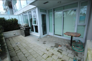 Photo 3: 109 1618 Quebec Street in Vancouver: Mount Pleasant VE Condo for sale (Vancouver East)  : MLS®# R2049262