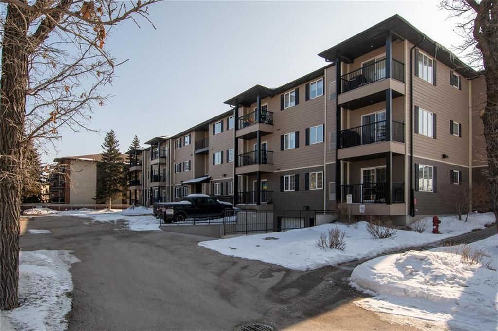 Main Photo: 204 689 St Anne's Road in Winnipeg: Condominium for sale (2E)  : MLS®# 202306608