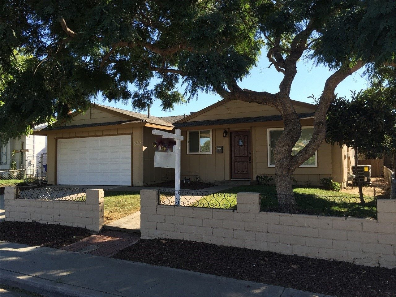 Main Photo: House for sale : 4 bedrooms : 1627 Satellite Blvd in San Diego