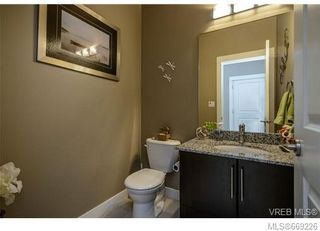 Photo 18: 19 2319 Chilco Rd in View Royal: VR Six Mile Row/Townhouse for sale : MLS®# 669226