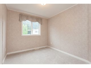 Photo 15: 70 2270 196 Street in Langley: Brookswood Langley Manufactured Home for sale in "Pineridge Park" : MLS®# R2398738