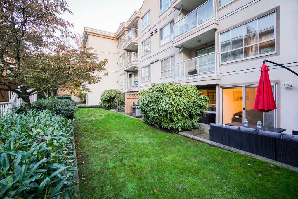 Main Photo: 210 525 AGNES Street in New Westminster: Downtown NW Condo for sale in "AGNES TERRACE" : MLS®# R2329371