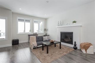 Photo 3: A 33365 5TH Avenue in Mission: Mission BC 1/2 Duplex for sale : MLS®# R2430022