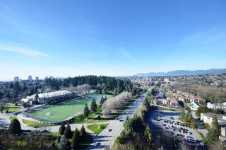 Photo 18: 2706 280 ROSS Drive in New Westminster: Fraserview NW Condo for sale in "CARLYLE" : MLS®# R2082158