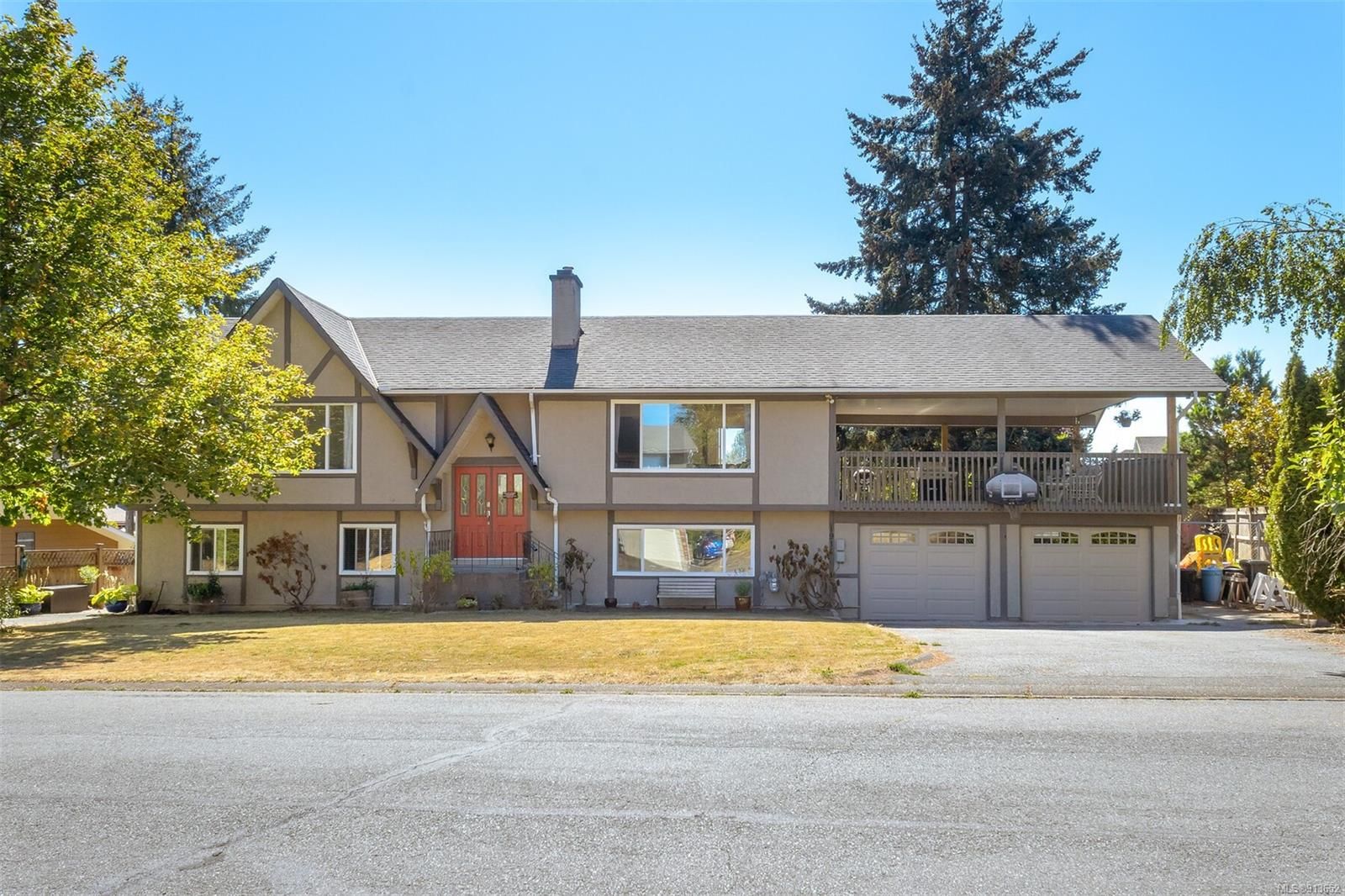 Main Photo: 1911 Venross Pl in Central Saanich: CS Saanichton House for sale : MLS®# 913652