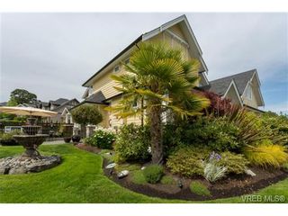 Photo 3: 3996 South Valley Dr in VICTORIA: SW Strawberry Vale House for sale (Saanich West)  : MLS®# 703006