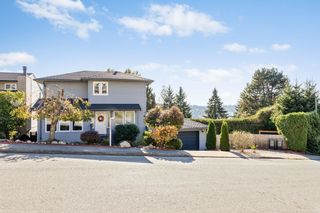 Photo 1: 2558 STEEPLE Court in Coquitlam: Upper Eagle Ridge House for sale : MLS®# R2828598