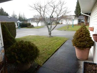 Photo 2: 2 767 NORTH Road in Gibsons: Gibsons & Area Townhouse for sale in "North Oaks" (Sunshine Coast)  : MLS®# R2133128