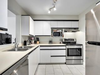 Photo 8: 223 6820 RUMBLE Street in Burnaby: South Slope Condo for sale in "GOVERNOR'S WALK" (Burnaby South)  : MLS®# R2757596