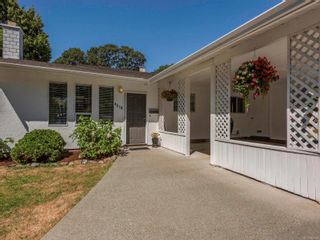 Photo 2: 4618 Falaise Dr in Saanich: SE Broadmead House for sale (Saanich East)  : MLS®# 850985