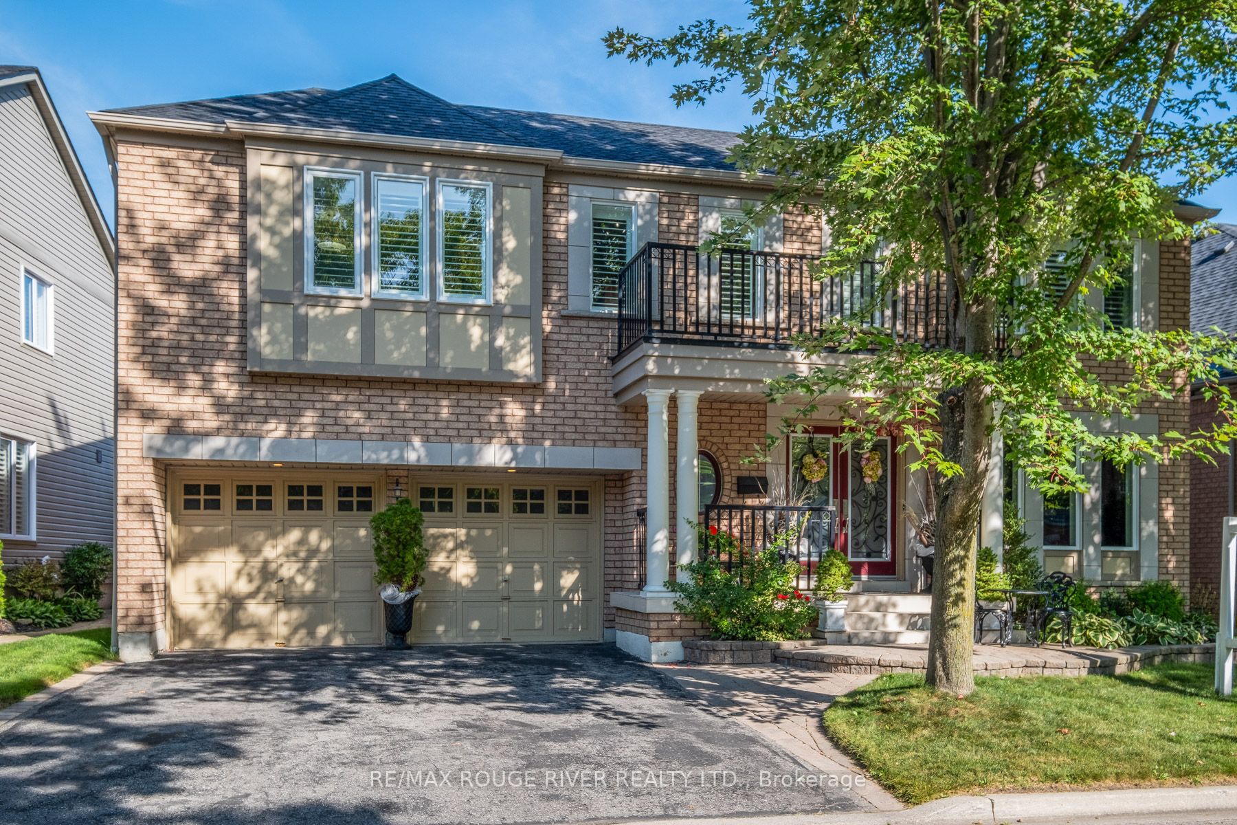 Main Photo: 14 Sabbe Crescent in Ajax: Northwest Ajax House (2-Storey) for sale : MLS®# E6811152