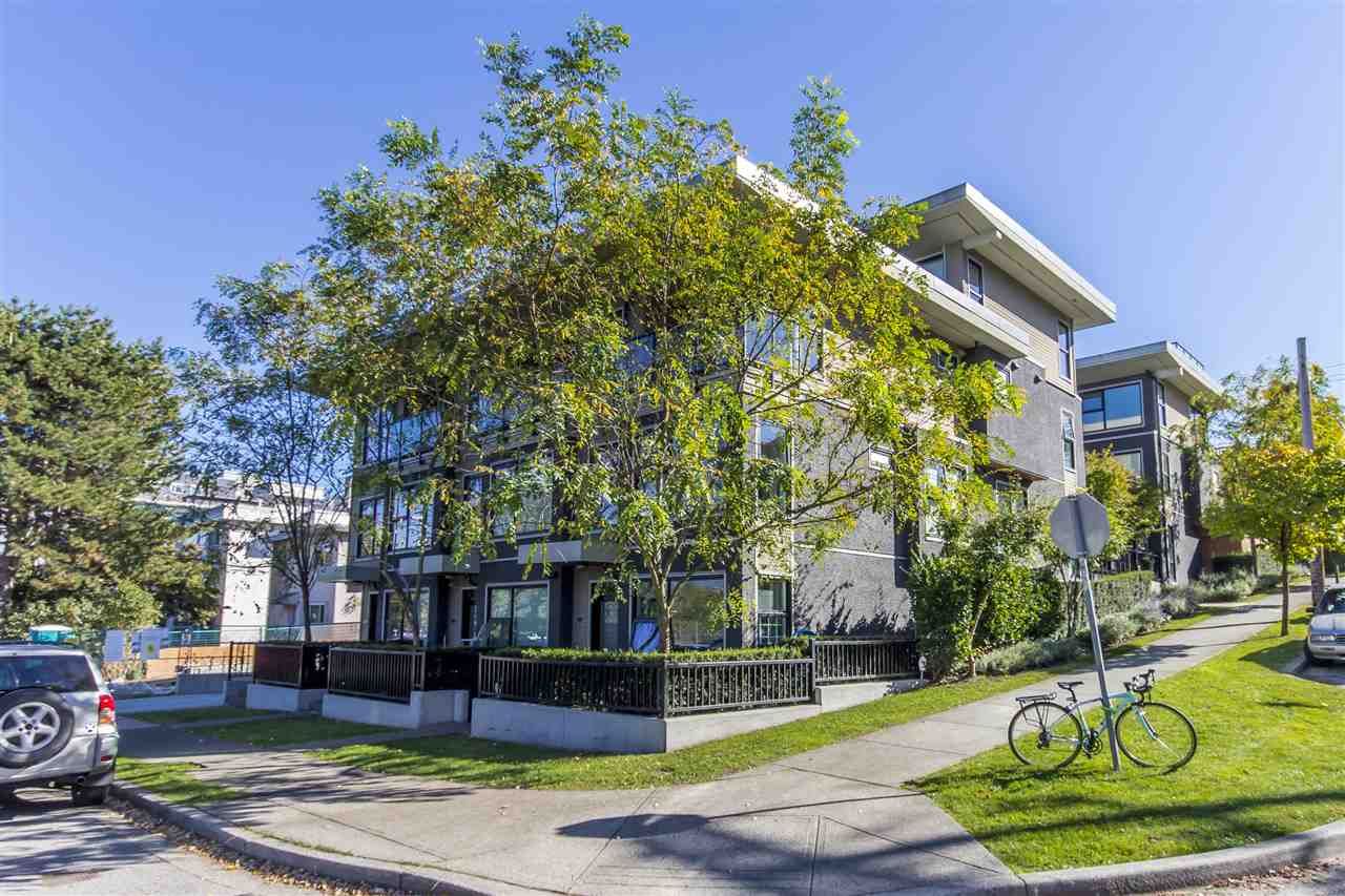 Photo 1: Photos: 2318 WINDSOR Street in Vancouver: Mount Pleasant VE Townhouse for sale in "7&W" (Vancouver East)  : MLS®# R2235412