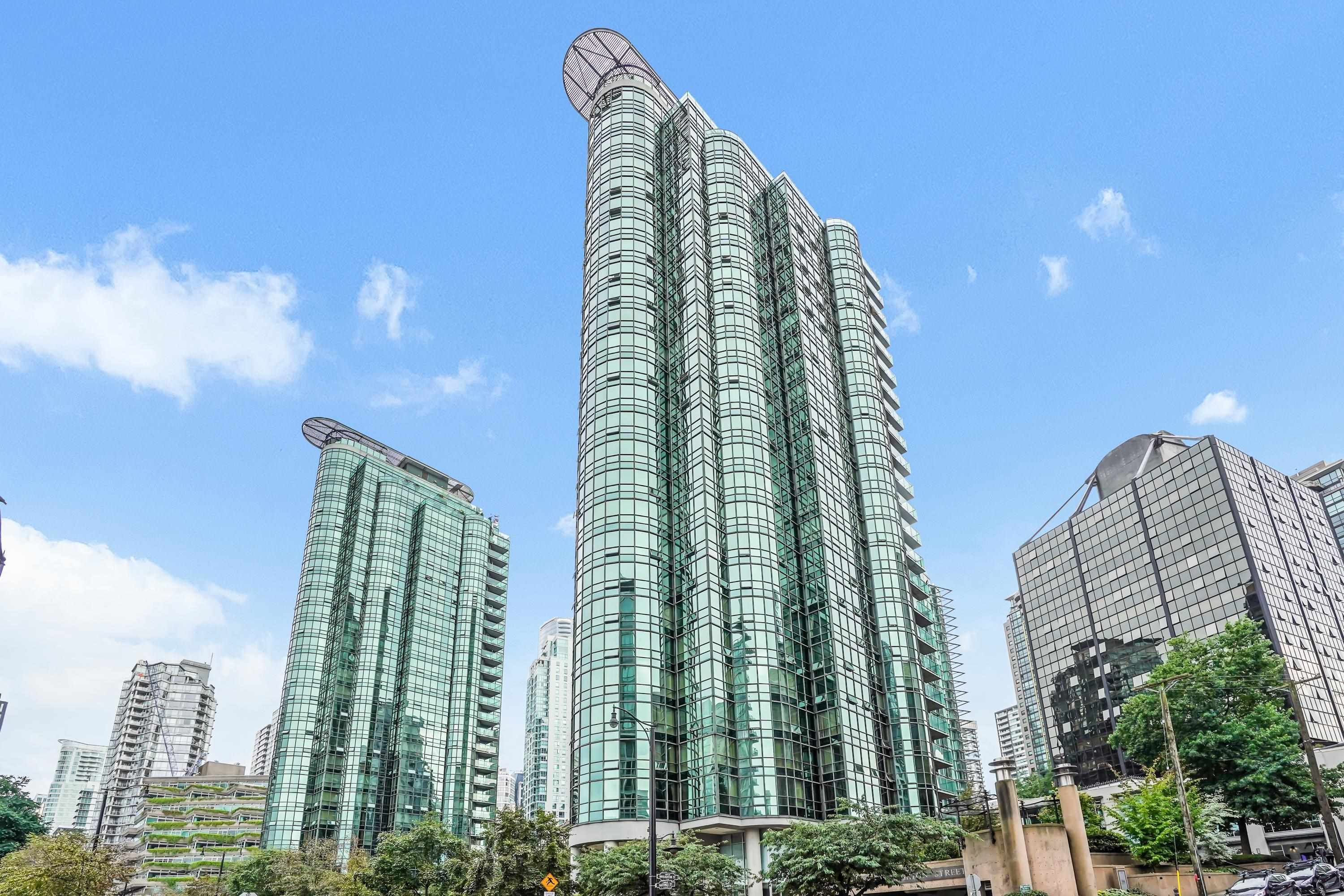 Main Photo: 908 588 BROUGHTON Street in Vancouver: Coal Harbour Condo for sale in "HARBOURSIDE TOWER 1" (Vancouver West)  : MLS®# R2610218