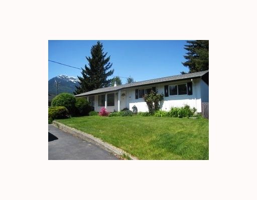 Main Photo: 2155 SKYLINE Drive in Squamish: Garibaldi Highlands House for sale : MLS®# V768534