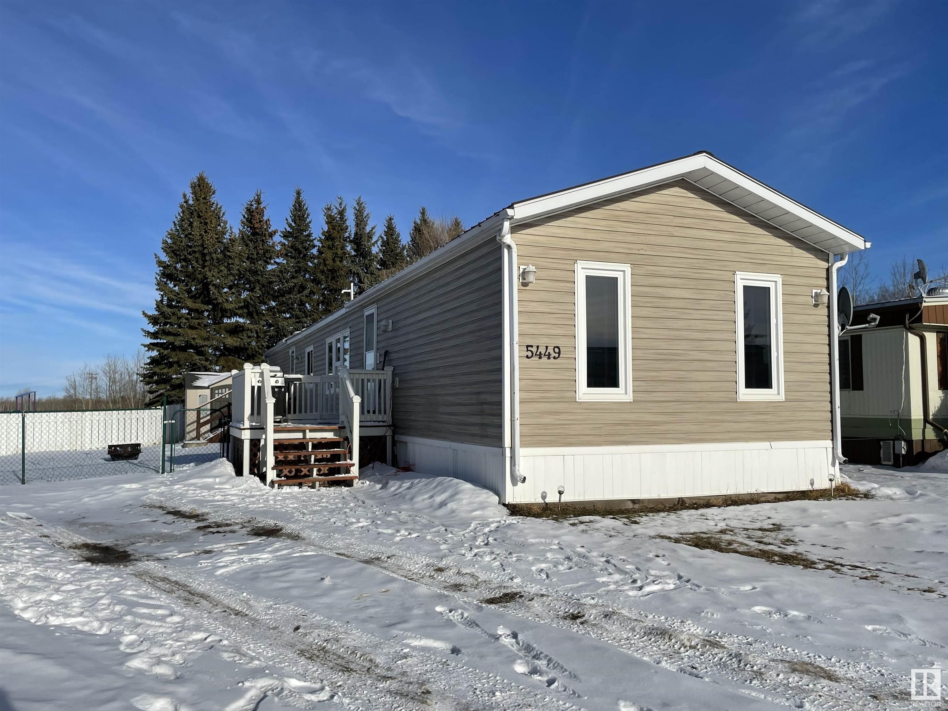 Main Photo: 5449 Eastview Crescent: Redwater House for sale : MLS®# E4326560