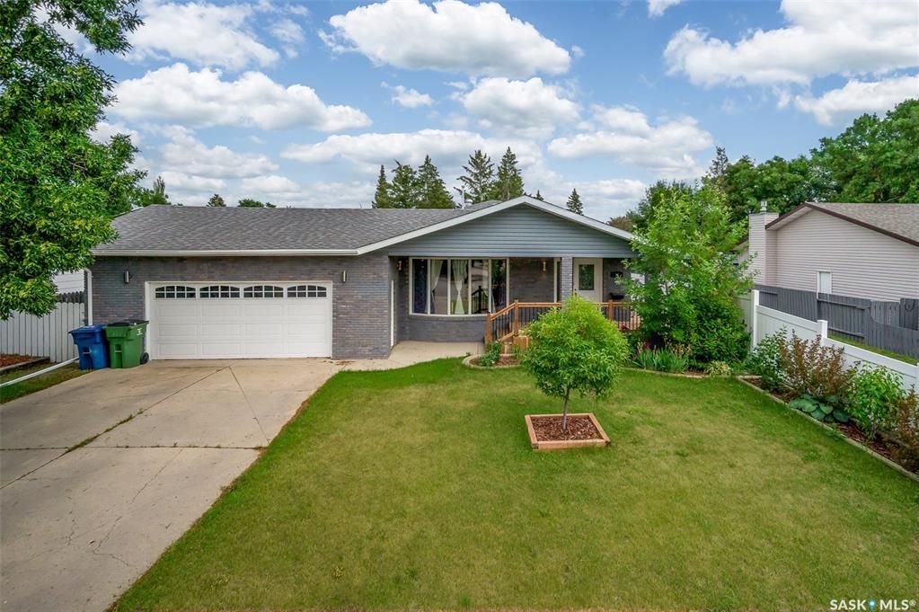 Main Photo: 69 Blue Sage Drive in Moose Jaw: VLA/Sunningdale Residential for sale : MLS®# SK903766