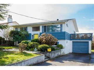 Photo 1: 1753 Kenmore Rd in VICTORIA: SE Lambrick Park House for sale (Saanich East)  : MLS®# 695471