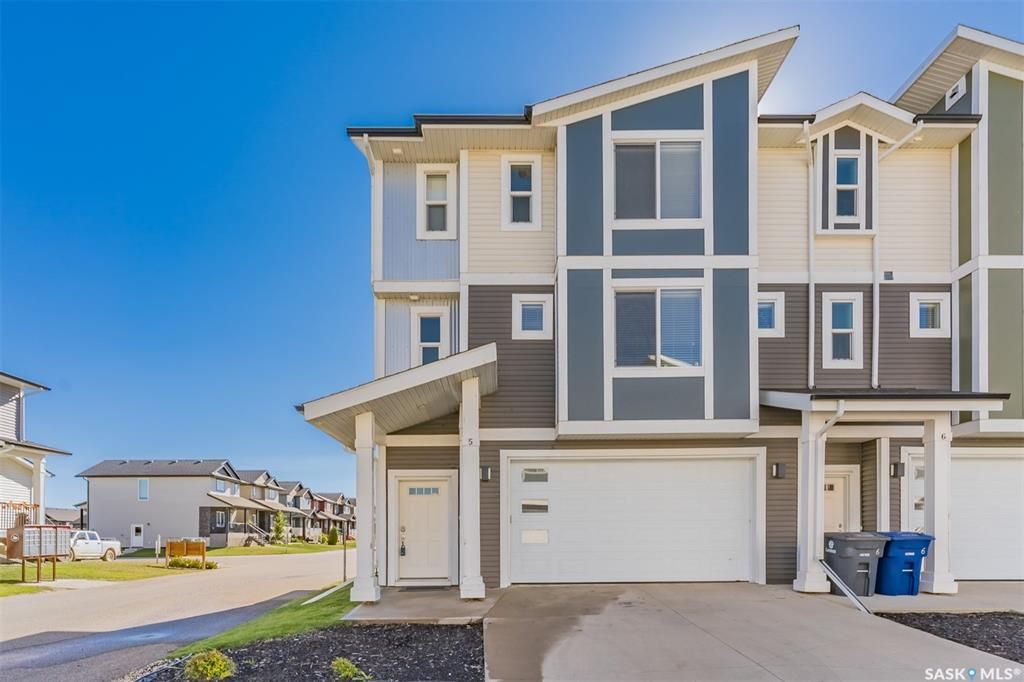 Main Photo: 5 600 Maple Crescent in Warman: Residential for sale : MLS®# SK909539
