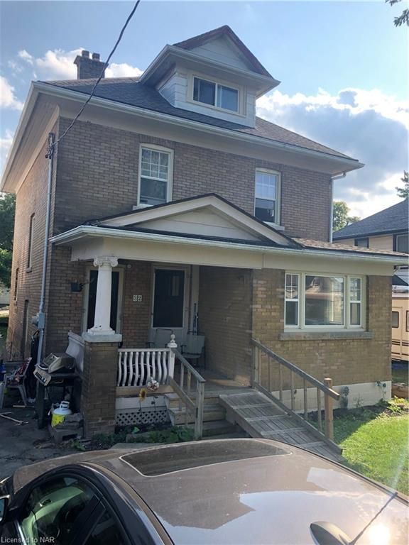 Main Photo: 32 E Almond Street in St. Catharines: 450 - Secord Woods Duplex Up/Down for sale : MLS®# 40469948