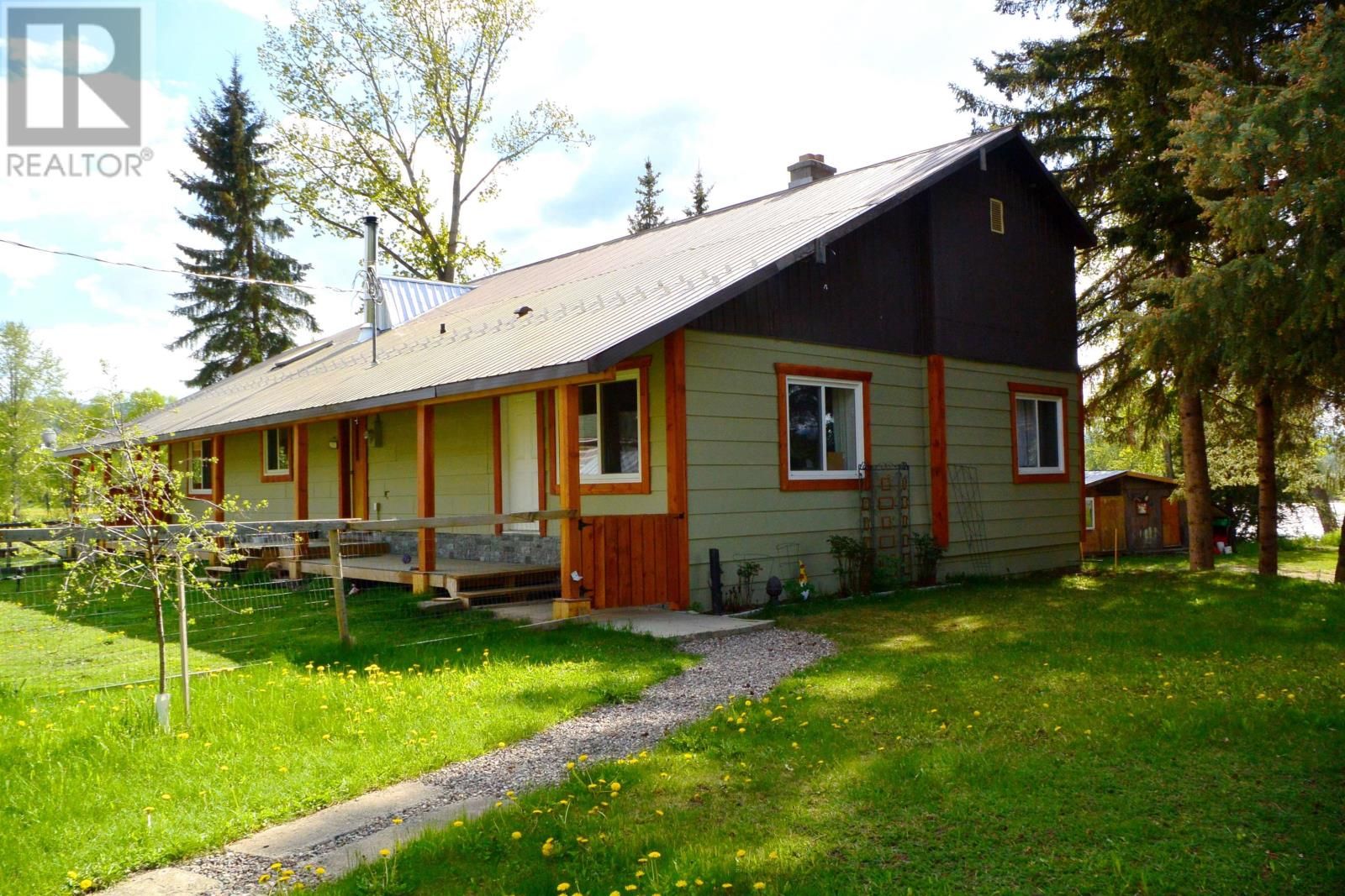 Main Photo: 9265 GEORGE FRONTAGE ROAD in Telkwa: House for sale : MLS®# R2734480