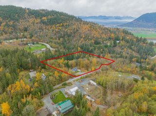 Photo 1: 6151 DUNKERLEY Drive in Abbotsford: Sumas Mountain House for sale : MLS®# R2832995