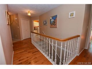 Photo 4: 121 Rockcliffe Pl in VICTORIA: La Thetis Heights House for sale (Langford)  : MLS®# 734804
