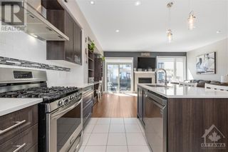 Photo 10: 754 PUTNEY CRESCENT in Ottawa: House for sale : MLS®# 1386736