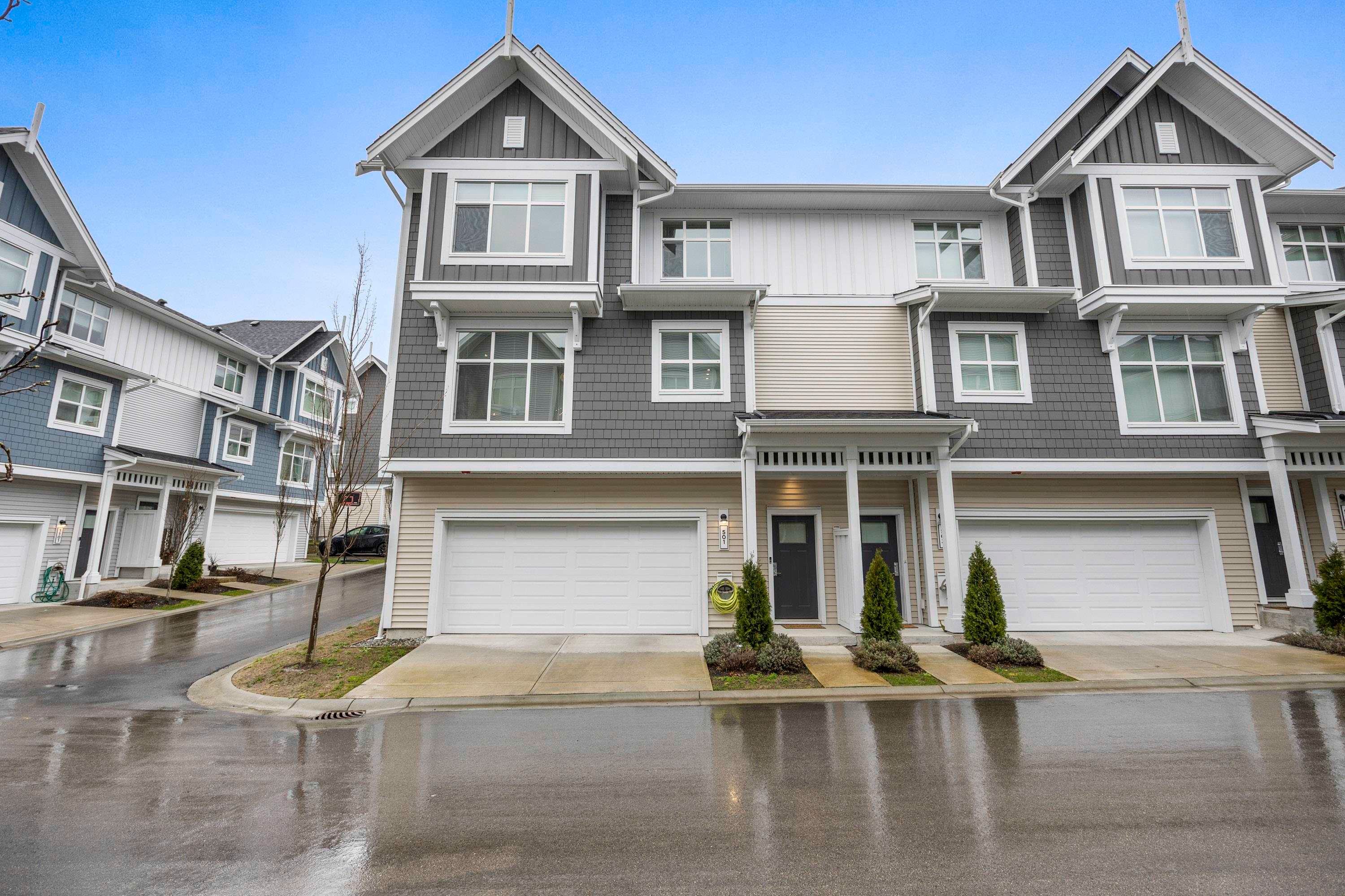 Main Photo: 501 11295 PAZARENA Place in Maple Ridge: East Central Townhouse for sale in "Provenance" : MLS®# R2688034