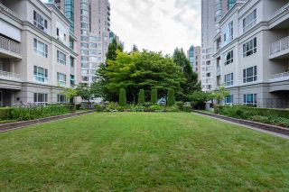 Photo 22: 422 3098 GUILDFORD Way in Coquitlam: North Coquitlam Condo for sale in "Marlborough House" : MLS®# R2490203