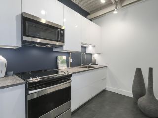 Photo 17: 419 350 E 2ND Avenue in Vancouver: Mount Pleasant VE Condo for sale in "MAINSPACE" (Vancouver East)  : MLS®# R2394505
