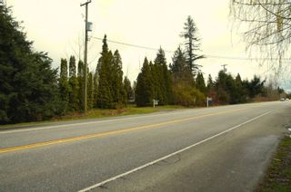 Photo 3: 24183 FRASER Highway in Langley: Salmon River Manufactured Home for sale in "Salmon River" : MLS®# R2863364