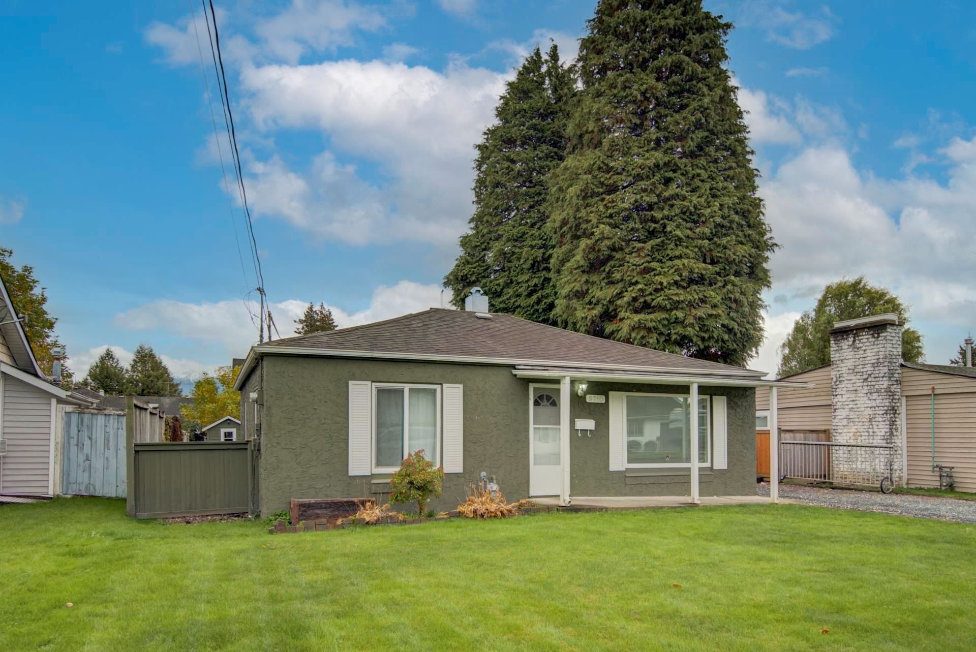 Main Photo: 9710 SIDNEY Street in Chilliwack: Chilliwack N Yale-Well House for sale : MLS®# R2628884