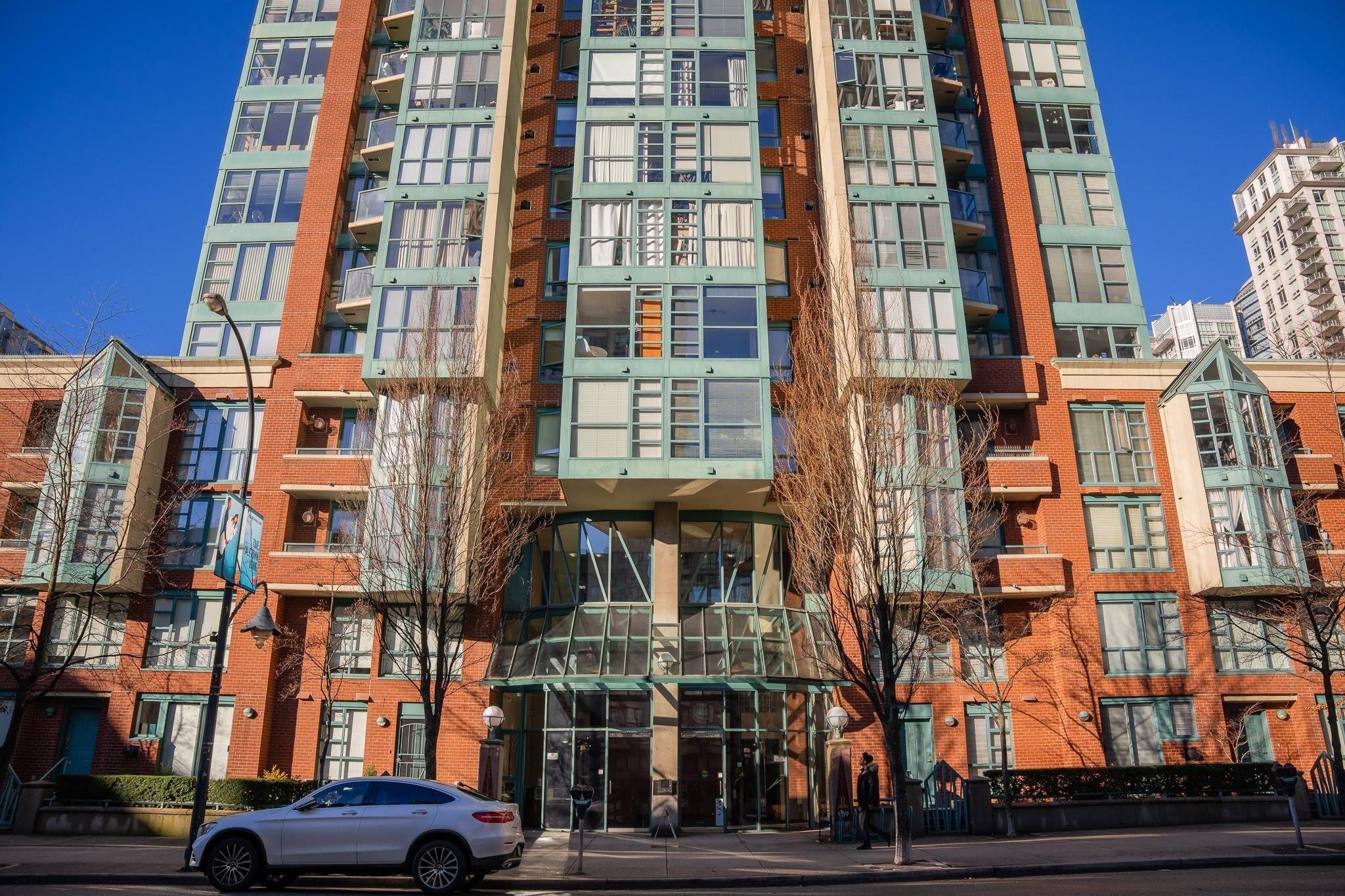 Main Photo: 803 939 HOMER Street in Vancouver: Yaletown Condo for sale in "The Pinnacle" (Vancouver West)  : MLS®# R2695407