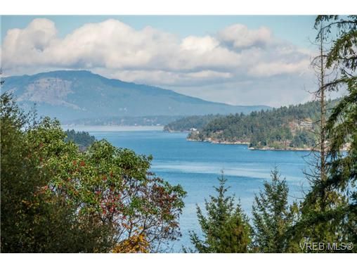 Main Photo: 7118 Willis Point Rd in VICTORIA: CS Willis Point House for sale (Central Saanich)  : MLS®# 686126
