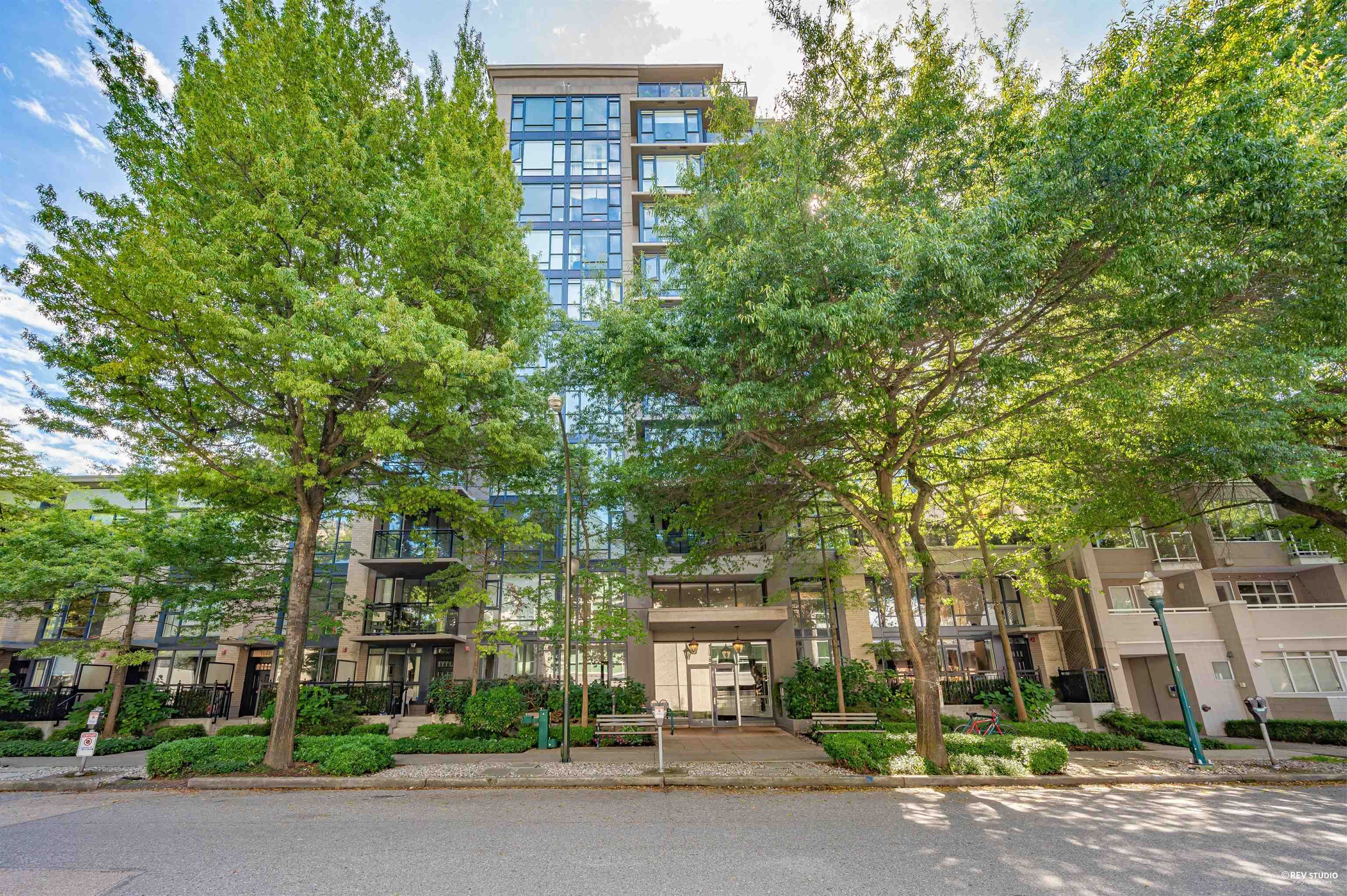 Main Photo: 405 1650 W 7TH AVENUE in Vancouver: Fairview VW Condo for sale (Vancouver West)  : MLS®# R2617360