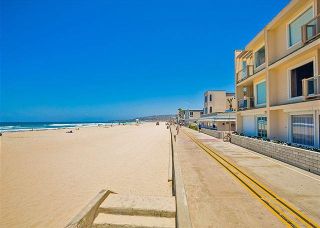 Main Photo: PACIFIC BEACH Townhouse for rent : 2 bedrooms : 3755 Ocean Front #18 in San Diego