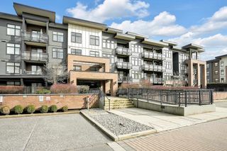 Photo 1: 418 20078 FRASER Highway in Langley: Langley City Condo for sale in "Varsity D" : MLS®# R2758110