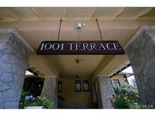 Photo 3: 2 1001 Terrace Ave in VICTORIA: Vi Rockland Condo for sale (Victoria)  : MLS®# 732782