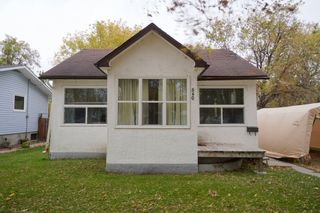 Photo 1: 540 Midland St in Portage la Prairie: House for sale : MLS®# 202224434