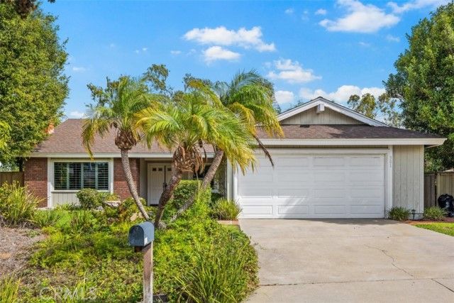 Main Photo: ENCINITAS House for sale : 3 bedrooms : 301 Hickoryhill Drive