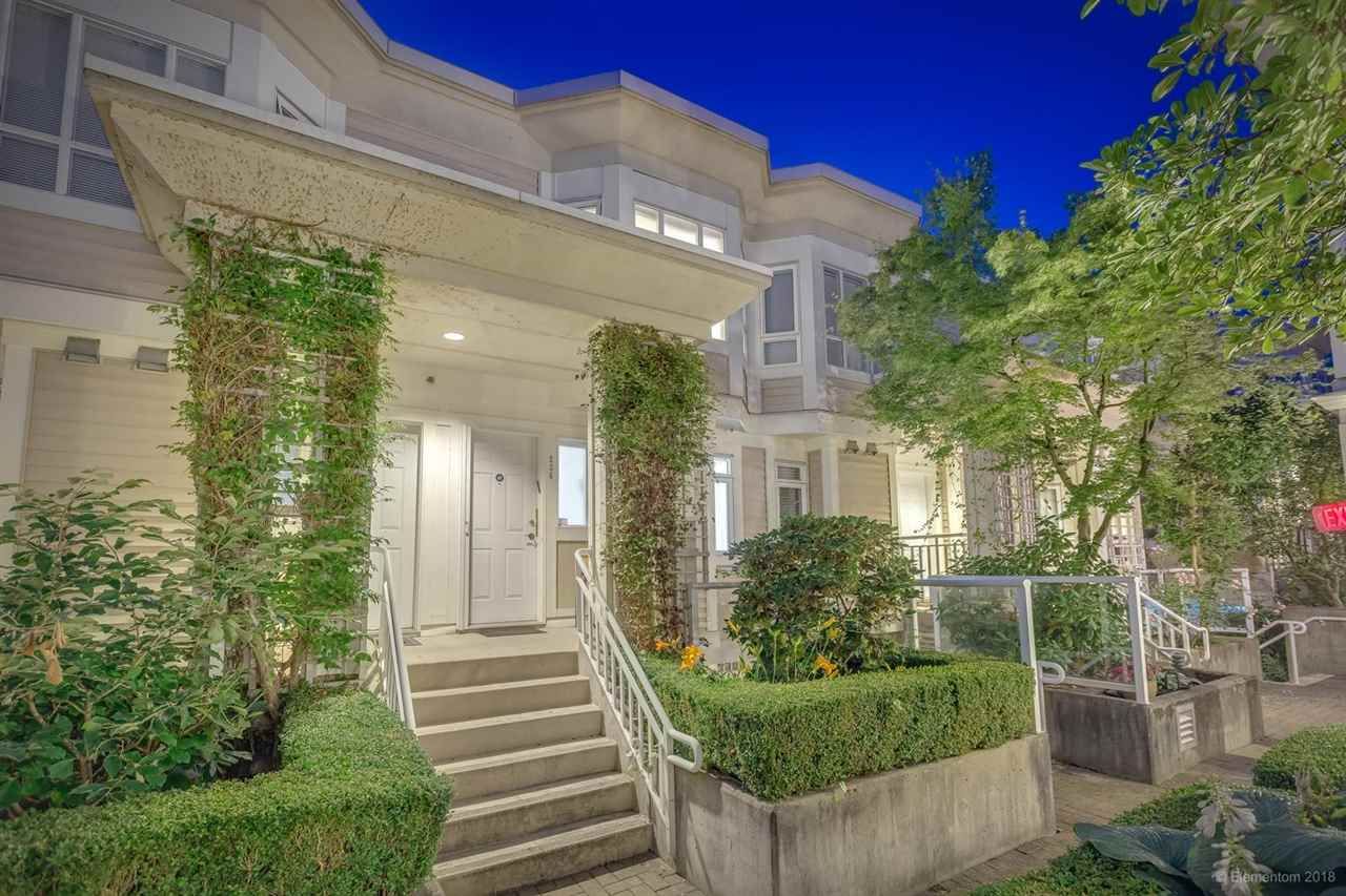 Main Photo: 236 2565 W BROADWAY Street in Vancouver: Kitsilano Townhouse for sale in "Trafalgar Mews" (Vancouver West)  : MLS®# R2581558