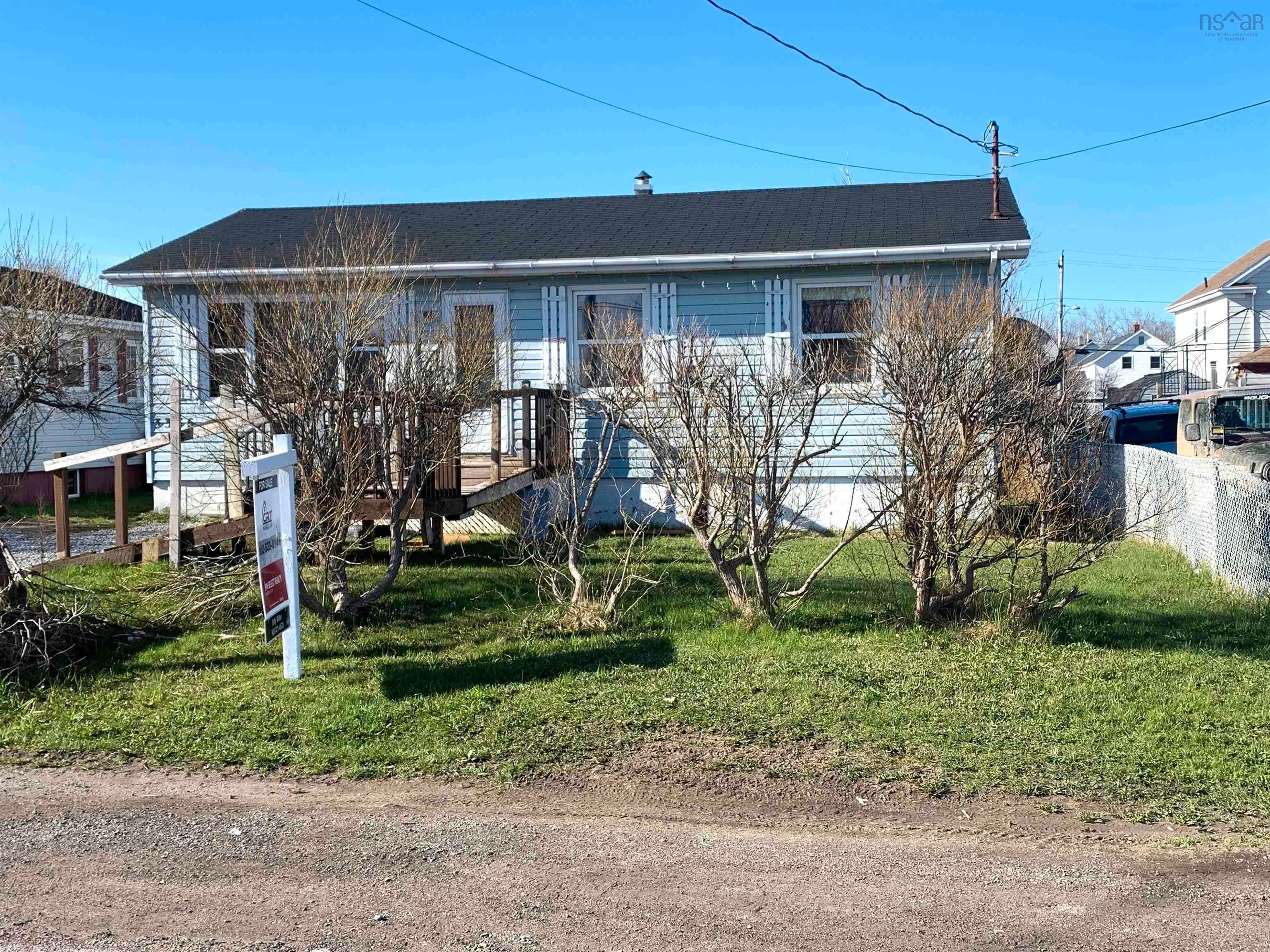 Main Photo: 3336 Hinchey Avenue in New Waterford: 204-New Waterford Residential for sale (Cape Breton)  : MLS®# 202210200
