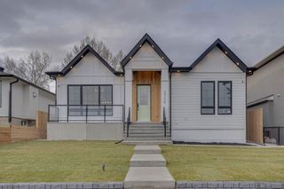 Main Photo: 2316 9 Avenue NW in Calgary: West Hillhurst Detached for sale : MLS®# A2126529