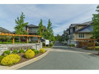 Photo 1: 47 18199 70 Avenue in Surrey: Cloverdale BC Townhouse for sale in "Augusta" (Cloverdale)  : MLS®# R2074577