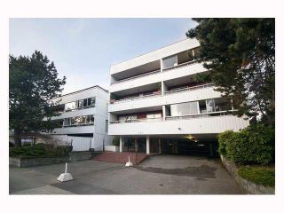 Photo 1: 503 250 W 1ST Street in North Vancouver: Lower Lonsdale Condo for sale in "CHINOOK HOUSE" : MLS®# R2050439