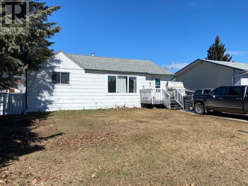 Main Photo: 712 3 Avenue NW in Slave Lake: House for sale : MLS®# A1189443